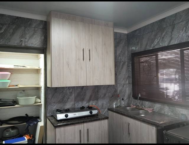 4 BEDROOM HOUSE FOR SALE IN ROTHDENE